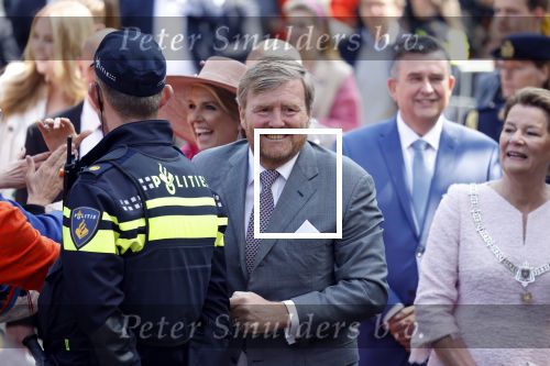 Maastricht 27 april 2022
Koningsdag wordt dit jaar in Maastricht gevierd . Aanwezig Koning Willem Alexander Koningin Maxima Prinses Amalia Prinses Alexia Prinses Ariane Prins Constantijn Prinses Laurentien Prins Maurits Prinses Marilene Prins Bernhard Prinses Annette Prins Floris Prinses Aimee Prins Pieter Christiaan en Prinses Annette.