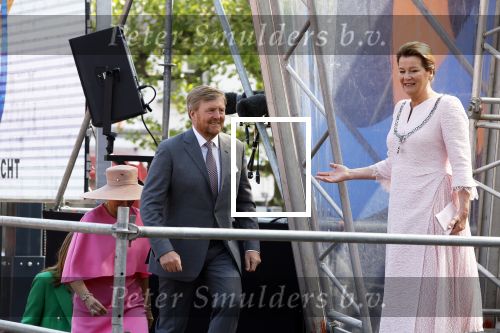 Maastricht 27 april 2022
Koningsdag wordt dit jaar in Maastricht gevierd . Aanwezig Koning Willem Alexander Koningin Maxima Prinses Amalia Prinses Alexia Prinses Ariane Prins Constantijn Prinses Laurentien Prins Maurits Prinses Marilene Prins Bernhard Prinses Annette Prins Floris Prinses Aimee Prins Pieter Christiaan en Prinses Annette.