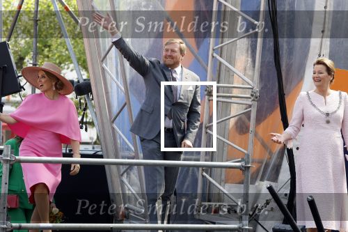 Maastricht 27 april 2022
Koningsdag wordt dit jaar in Maastricht gevierd . Aanwezig Koning Willem Alexander Koningin Maxima Prinses Amalia Prinses Alexia Prinses Ariane Prins Constantijn Prinses Laurentien Prins Maurits Prinses Marilene Prins Bernhard Prinses Annette Prins Floris Prinses Aimee Prins Pieter Christiaan en Prinses Annette.
