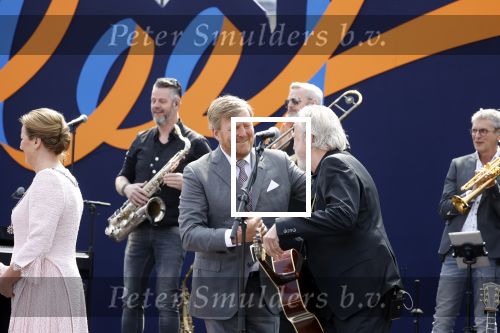 Maastricht 27 april 2022
Koningsdag wordt dit jaar in Maastricht gevierd . Aanwezig Koning Willem Alexander Koningin Maxima Prinses Amalia Prinses Alexia Prinses Ariane Prins Constantijn Prinses Laurentien Prins Maurits Prinses Marilene Prins Bernhard Prinses Annette Prins Floris Prinses Aimee Prins Pieter Christiaan en Prinses Annette.