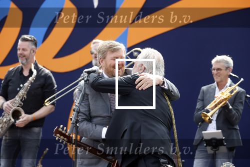 Maastricht 27 april 2022
Koningsdag wordt dit jaar in Maastricht gevierd . Aanwezig Koning Willem Alexander Koningin Maxima Prinses Amalia Prinses Alexia Prinses Ariane Prins Constantijn Prinses Laurentien Prins Maurits Prinses Marilene Prins Bernhard Prinses Annette Prins Floris Prinses Aimee Prins Pieter Christiaan en Prinses Annette.