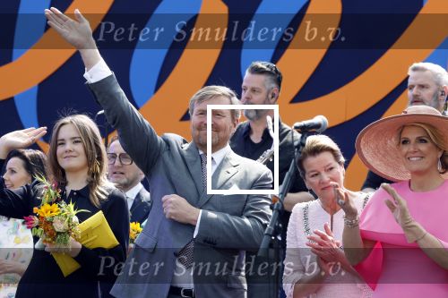 Maastricht 27 april 2022
Koningsdag wordt dit jaar in Maastricht gevierd . Aanwezig Koning Willem Alexander Koningin Maxima Prinses Amalia Prinses Alexia Prinses Ariane Prins Constantijn Prinses Laurentien Prins Maurits Prinses Marilene Prins Bernhard Prinses Annette Prins Floris Prinses Aimee Prins Pieter Christiaan en Prinses Annette.