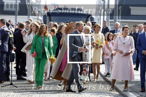Maastricht 27 april 2022
Koningsdag wordt dit jaar in Maastricht gevierd . Aanwezig Koning Willem Alexander Koningin Maxima Prinses Amalia Prinses Alexia Prinses Ariane Prins Constantijn Prinses Laurentien Prins Maurits Prinses Marilene Prins Bernhard Prinses Annette Prins Floris Prinses Aimee Prins Pieter Christiaan en Prinses Annette.