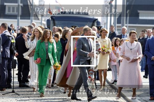 Maastricht 27 april 2022
Koningsdag wordt dit jaar in Maastricht gevierd . Aanwezig Koning Willem Alexander Koningin Maxima Prinses Amalia Prinses Alexia Prinses Ariane Prins Constantijn Prinses Laurentien Prins Maurits Prinses Marilene Prins Bernhard Prinses Annette Prins Floris Prinses Aimee Prins Pieter Christiaan en Prinses Annette.