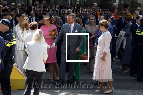 Maastricht 27 april 2022
Koningsdag wordt dit jaar in Maastricht gevierd . Aanwezig Koning Willem Alexander Koningin Maxima Prinses Amalia Prinses Alexia Prinses Ariane Prins Constantijn Prinses Laurentien Prins Maurits Prinses Marilene Prins Bernhard Prinses Annette Prins Floris Prinses Aimee Prins Pieter Christiaan en Prinses Annette.
