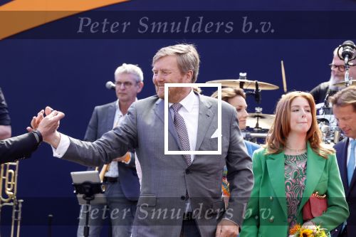 Maastricht 27 april 2022
Koningsdag wordt dit jaar in Maastricht gevierd . Aanwezig Koning Willem Alexander Koningin Maxima Prinses Amalia Prinses Alexia Prinses Ariane Prins Constantijn Prinses Laurentien Prins Maurits Prinses Marilene Prins Bernhard Prinses Annette Prins Floris Prinses Aimee Prins Pieter Christiaan en Prinses Annette.