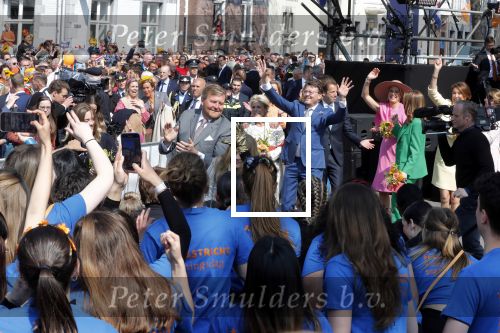 Maastricht 27 april 2022
Koningsdag wordt dit jaar in Maastricht gevierd . Aanwezig Koning Willem Alexander Koningin Maxima Prinses Amalia Prinses Alexia Prinses Ariane Prins Constantijn Prinses Laurentien Prins Maurits Prinses Marilene Prins Bernhard Prinses Annette Prins Floris Prinses Aimee Prins Pieter Christiaan en Prinses Annette.