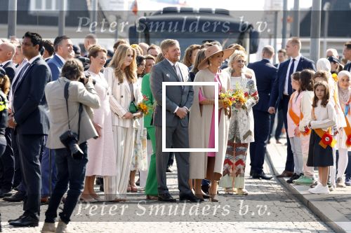 Maastricht 27 april 2022
Koningsdag wordt dit jaar in Maastricht gevierd . Aanwezig Koning Willem Alexander Koningin Maxima Prinses Amalia Prinses Alexia Prinses Ariane Prins Constantijn Prinses Laurentien Prins Maurits Prinses Marilene Prins Bernhard Prinses Annette Prins Floris Prinses Aimee Prins Pieter Christiaan en Prinses Annette.