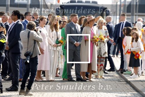 Maastricht 27 april 2022
Koningsdag wordt dit jaar in Maastricht gevierd . Aanwezig Koning Willem Alexander Koningin Maxima Prinses Amalia Prinses Alexia Prinses Ariane Prins Constantijn Prinses Laurentien Prins Maurits Prinses Marilene Prins Bernhard Prinses Annette Prins Floris Prinses Aimee Prins Pieter Christiaan en Prinses Annette.