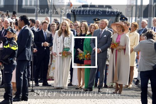 Maastricht 27 april 2022
Koningsdag wordt dit jaar in Maastricht gevierd . Aanwezig Koning Willem Alexander Koningin Maxima Prinses Amalia Prinses Alexia Prinses Ariane Prins Constantijn Prinses Laurentien Prins Maurits Prinses Marilene Prins Bernhard Prinses Annette Prins Floris Prinses Aimee Prins Pieter Christiaan en Prinses Annette.