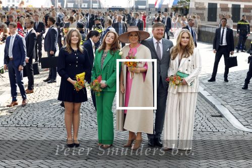 Maastricht 27 april 2022
Koningsdag wordt dit jaar in Maastricht gevierd . Aanwezig Koning Willem Alexander Koningin Maxima Prinses Amalia Prinses Alexia Prinses Ariane Prins Constantijn Prinses Laurentien Prins Maurits Prinses Marilene Prins Bernhard Prinses Annette Prins Floris Prinses Aimee Prins Pieter Christiaan en Prinses Annette.