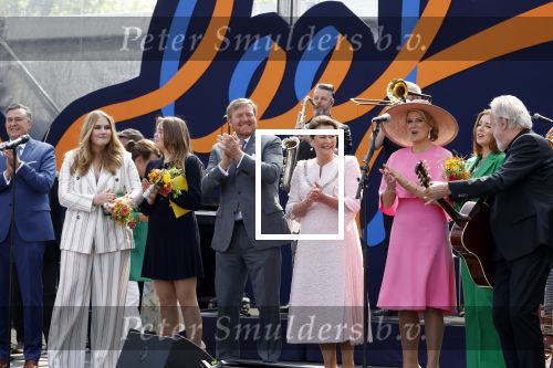Maastricht 27 april 2022
Koningsdag wordt dit jaar in Maastricht gevierd . Aanwezig Koning Willem Alexander Koningin Maxima Prinses Amalia Prinses Alexia Prinses Ariane Prins Constantijn Prinses Laurentien Prins Maurits Prinses Marilene Prins Bernhard Prinses Annette Prins Floris Prinses Aimee Prins Pieter Christiaan en Prinses Annette.