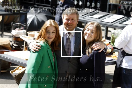 Maastricht 27 april 2022
Koningsdag wordt dit jaar in Maastricht gevierd . Aanwezig Koning Willem Alexander Koningin Maxima Prinses Amalia Prinses Alexia Prinses Ariane Prins Constantijn Prinses Laurentien Prins Maurits Prinses Marilene Prins Bernhard Prinses Annette Prins Floris Prinses Aimee Prins Pieter Christiaan en Prinses Annette.