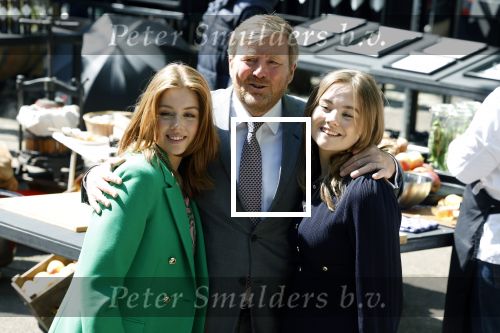 Maastricht 27 april 2022
Koningsdag wordt dit jaar in Maastricht gevierd . Aanwezig Koning Willem Alexander Koningin Maxima Prinses Amalia Prinses Alexia Prinses Ariane Prins Constantijn Prinses Laurentien Prins Maurits Prinses Marilene Prins Bernhard Prinses Annette Prins Floris Prinses Aimee Prins Pieter Christiaan en Prinses Annette.