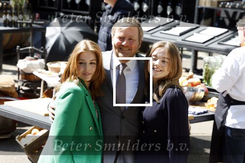 Maastricht 27 april 2022
Koningsdag wordt dit jaar in Maastricht gevierd . Aanwezig Koning Willem Alexander Koningin Maxima Prinses Amalia Prinses Alexia Prinses Ariane Prins Constantijn Prinses Laurentien Prins Maurits Prinses Marilene Prins Bernhard Prinses Annette Prins Floris Prinses Aimee Prins Pieter Christiaan en Prinses Annette.