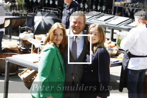 Maastricht 27 april 2022
Koningsdag wordt dit jaar in Maastricht gevierd . Aanwezig Koning Willem Alexander Koningin Maxima Prinses Amalia Prinses Alexia Prinses Ariane Prins Constantijn Prinses Laurentien Prins Maurits Prinses Marilene Prins Bernhard Prinses Annette Prins Floris Prinses Aimee Prins Pieter Christiaan en Prinses Annette.