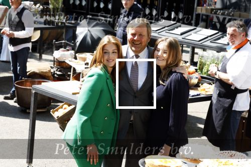 Maastricht 27 april 2022
Koningsdag wordt dit jaar in Maastricht gevierd . Aanwezig Koning Willem Alexander Koningin Maxima Prinses Amalia Prinses Alexia Prinses Ariane Prins Constantijn Prinses Laurentien Prins Maurits Prinses Marilene Prins Bernhard Prinses Annette Prins Floris Prinses Aimee Prins Pieter Christiaan en Prinses Annette.