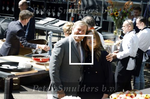 Maastricht 27 april 2022
Koningsdag wordt dit jaar in Maastricht gevierd . Aanwezig Koning Willem Alexander Koningin Maxima Prinses Amalia Prinses Alexia Prinses Ariane Prins Constantijn Prinses Laurentien Prins Maurits Prinses Marilene Prins Bernhard Prinses Annette Prins Floris Prinses Aimee Prins Pieter Christiaan en Prinses Annette.