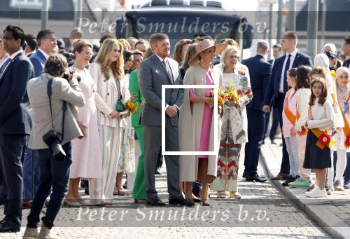 Maastricht 27 april 2022
Koningsdag wordt dit jaar in Maastricht gevierd . Aanwezig Koning Willem Alexander Koningin Maxima Prinses Amalia Prinses Alexia Prinses Ariane Prins Constantijn Prinses Laurentien Prins Maurits Prinses Marilene Prins Bernhard Prinses Annette Prins Floris Prinses Aimee Prins Pieter Christiaan en Prinses Annette.
