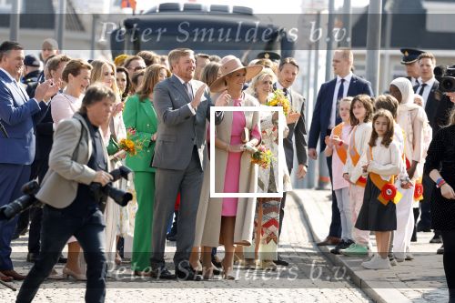 Maastricht 27 april 2022
Koningsdag wordt dit jaar in Maastricht gevierd . Aanwezig Koning Willem Alexander Koningin Maxima Prinses Amalia Prinses Alexia Prinses Ariane Prins Constantijn Prinses Laurentien Prins Maurits Prinses Marilene Prins Bernhard Prinses Annette Prins Floris Prinses Aimee Prins Pieter Christiaan en Prinses Annette.