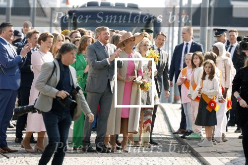 Maastricht 27 april 2022
Koningsdag wordt dit jaar in Maastricht gevierd . Aanwezig Koning Willem Alexander Koningin Maxima Prinses Amalia Prinses Alexia Prinses Ariane Prins Constantijn Prinses Laurentien Prins Maurits Prinses Marilene Prins Bernhard Prinses Annette Prins Floris Prinses Aimee Prins Pieter Christiaan en Prinses Annette.
