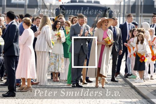 Maastricht 27 april 2022
Koningsdag wordt dit jaar in Maastricht gevierd . Aanwezig Koning Willem Alexander Koningin Maxima Prinses Amalia Prinses Alexia Prinses Ariane Prins Constantijn Prinses Laurentien Prins Maurits Prinses Marilene Prins Bernhard Prinses Annette Prins Floris Prinses Aimee Prins Pieter Christiaan en Prinses Annette.