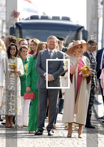 Maastricht 27 april 2022
Koningsdag wordt dit jaar in Maastricht gevierd . Aanwezig Koning Willem Alexander Koningin Maxima Prinses Amalia Prinses Alexia Prinses Ariane Prins Constantijn Prinses Laurentien Prins Maurits Prinses Marilene Prins Bernhard Prinses Annette Prins Floris Prinses Aimee Prins Pieter Christiaan en Prinses Annette.