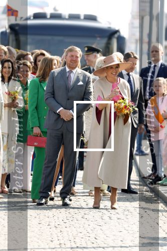 Maastricht 27 april 2022
Koningsdag wordt dit jaar in Maastricht gevierd . Aanwezig Koning Willem Alexander Koningin Maxima Prinses Amalia Prinses Alexia Prinses Ariane Prins Constantijn Prinses Laurentien Prins Maurits Prinses Marilene Prins Bernhard Prinses Annette Prins Floris Prinses Aimee Prins Pieter Christiaan en Prinses Annette.