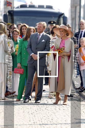 Maastricht 27 april 2022
Koningsdag wordt dit jaar in Maastricht gevierd . Aanwezig Koning Willem Alexander Koningin Maxima Prinses Amalia Prinses Alexia Prinses Ariane Prins Constantijn Prinses Laurentien Prins Maurits Prinses Marilene Prins Bernhard Prinses Annette Prins Floris Prinses Aimee Prins Pieter Christiaan en Prinses Annette.