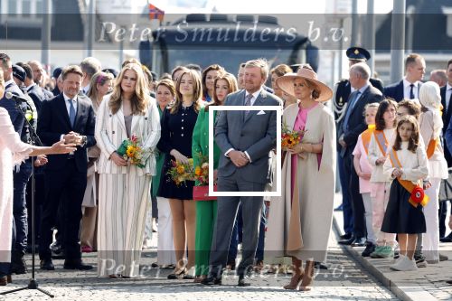 Maastricht 27 april 2022
Koningsdag wordt dit jaar in Maastricht gevierd . Aanwezig Koning Willem Alexander Koningin Maxima Prinses Amalia Prinses Alexia Prinses Ariane Prins Constantijn Prinses Laurentien Prins Maurits Prinses Marilene Prins Bernhard Prinses Annette Prins Floris Prinses Aimee Prins Pieter Christiaan en Prinses Annette.