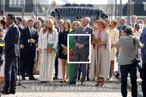Maastricht 27 april 2022
Koningsdag wordt dit jaar in Maastricht gevierd . Aanwezig Koning Willem Alexander Koningin Maxima Prinses Amalia Prinses Alexia Prinses Ariane Prins Constantijn Prinses Laurentien Prins Maurits Prinses Marilene Prins Bernhard Prinses Annette Prins Floris Prinses Aimee Prins Pieter Christiaan en Prinses Annette.