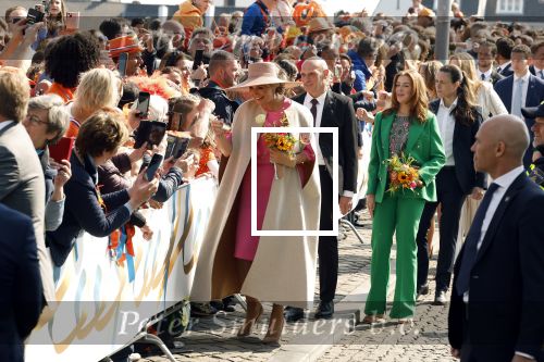 Maastricht 27 april 2022
Koningsdag wordt dit jaar in Maastricht gevierd . Aanwezig Koning Willem Alexander Koningin Maxima Prinses Amalia Prinses Alexia Prinses Ariane Prins Constantijn Prinses Laurentien Prins Maurits Prinses Marilene Prins Bernhard Prinses Annette Prins Floris Prinses Aimee Prins Pieter Christiaan en Prinses Annette.