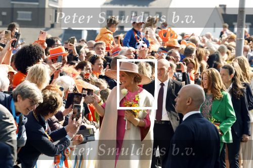 Maastricht 27 april 2022
Koningsdag wordt dit jaar in Maastricht gevierd . Aanwezig Koning Willem Alexander Koningin Maxima Prinses Amalia Prinses Alexia Prinses Ariane Prins Constantijn Prinses Laurentien Prins Maurits Prinses Marilene Prins Bernhard Prinses Annette Prins Floris Prinses Aimee Prins Pieter Christiaan en Prinses Annette.
