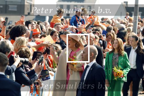 Maastricht 27 april 2022
Koningsdag wordt dit jaar in Maastricht gevierd . Aanwezig Koning Willem Alexander Koningin Maxima Prinses Amalia Prinses Alexia Prinses Ariane Prins Constantijn Prinses Laurentien Prins Maurits Prinses Marilene Prins Bernhard Prinses Annette Prins Floris Prinses Aimee Prins Pieter Christiaan en Prinses Annette.