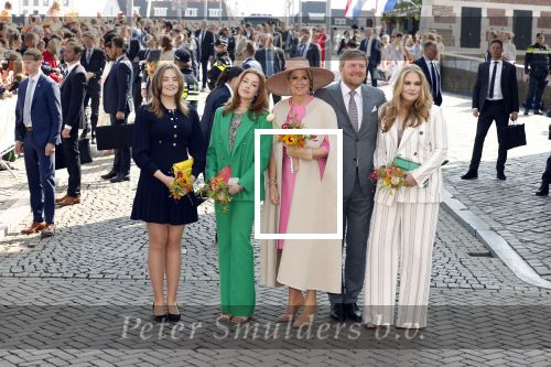 Maastricht 27 april 2022
Koningsdag wordt dit jaar in Maastricht gevierd . Aanwezig Koning Willem Alexander Koningin Maxima Prinses Amalia Prinses Alexia Prinses Ariane Prins Constantijn Prinses Laurentien Prins Maurits Prinses Marilene Prins Bernhard Prinses Annette Prins Floris Prinses Aimee Prins Pieter Christiaan en Prinses Annette.