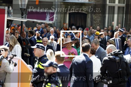 Maastricht 27 april 2022
Koningsdag wordt dit jaar in Maastricht gevierd . Aanwezig Koning Willem Alexander Koningin Maxima Prinses Amalia Prinses Alexia Prinses Ariane Prins Constantijn Prinses Laurentien Prins Maurits Prinses Marilene Prins Bernhard Prinses Annette Prins Floris Prinses Aimee Prins Pieter Christiaan en Prinses Annette.
