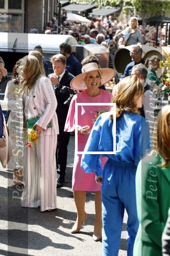 Maastricht 27 april 2022
Koningsdag wordt dit jaar in Maastricht gevierd . Aanwezig Koning Willem Alexander Koningin Maxima Prinses Amalia Prinses Alexia Prinses Ariane Prins Constantijn Prinses Laurentien Prins Maurits Prinses Marilene Prins Bernhard Prinses Annette Prins Floris Prinses Aimee Prins Pieter Christiaan en Prinses Annette.