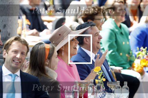 Maastricht 27 april 2022
Koningsdag wordt dit jaar in Maastricht gevierd . Aanwezig Koning Willem Alexander Koningin Maxima Prinses Amalia Prinses Alexia Prinses Ariane Prins Constantijn Prinses Laurentien Prins Maurits Prinses Marilene Prins Bernhard Prinses Annette Prins Floris Prinses Aimee Prins Pieter Christiaan en Prinses Annette.