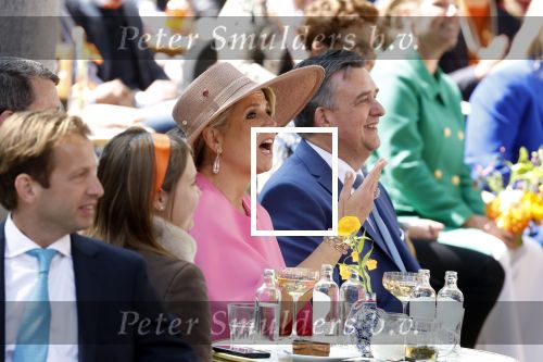 Maastricht 27 april 2022
Koningsdag wordt dit jaar in Maastricht gevierd . Aanwezig Koning Willem Alexander Koningin Maxima Prinses Amalia Prinses Alexia Prinses Ariane Prins Constantijn Prinses Laurentien Prins Maurits Prinses Marilene Prins Bernhard Prinses Annette Prins Floris Prinses Aimee Prins Pieter Christiaan en Prinses Annette.