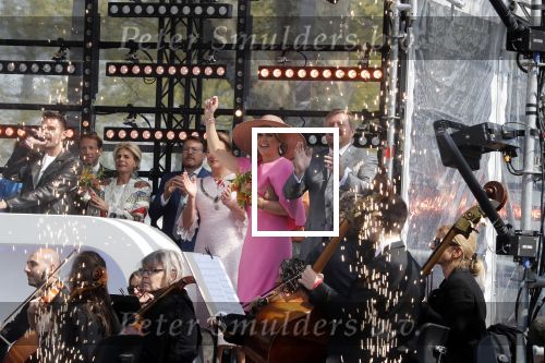 Maastricht 27 april 2022
Koningsdag wordt dit jaar in Maastricht gevierd . Aanwezig Koning Willem Alexander Koningin Maxima Prinses Amalia Prinses Alexia Prinses Ariane Prins Constantijn Prinses Laurentien Prins Maurits Prinses Marilene Prins Bernhard Prinses Annette Prins Floris Prinses Aimee Prins Pieter Christiaan en Prinses Annette.