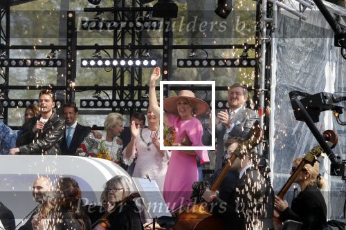 Maastricht 27 april 2022
Koningsdag wordt dit jaar in Maastricht gevierd . Aanwezig Koning Willem Alexander Koningin Maxima Prinses Amalia Prinses Alexia Prinses Ariane Prins Constantijn Prinses Laurentien Prins Maurits Prinses Marilene Prins Bernhard Prinses Annette Prins Floris Prinses Aimee Prins Pieter Christiaan en Prinses Annette.