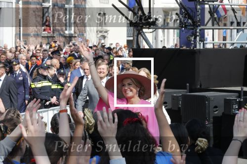 Maastricht 27 april 2022
Koningsdag wordt dit jaar in Maastricht gevierd . Aanwezig Koning Willem Alexander Koningin Maxima Prinses Amalia Prinses Alexia Prinses Ariane Prins Constantijn Prinses Laurentien Prins Maurits Prinses Marilene Prins Bernhard Prinses Annette Prins Floris Prinses Aimee Prins Pieter Christiaan en Prinses Annette.