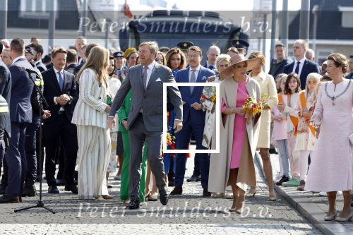 Maastricht 27 april 2022
Koningsdag wordt dit jaar in Maastricht gevierd . Aanwezig Koning Willem Alexander Koningin Maxima Prinses Amalia Prinses Alexia Prinses Ariane Prins Constantijn Prinses Laurentien Prins Maurits Prinses Marilene Prins Bernhard Prinses Annette Prins Floris Prinses Aimee Prins Pieter Christiaan en Prinses Annette.