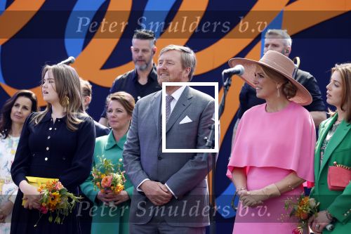 Maastricht 27 april 2022
Koningsdag wordt dit jaar in Maastricht gevierd . Aanwezig Koning Willem Alexander Koningin Maxima Prinses Amalia Prinses Alexia Prinses Ariane Prins Constantijn Prinses Laurentien Prins Maurits Prinses Marilene Prins Bernhard Prinses Annette Prins Floris Prinses Aimee Prins Pieter Christiaan en Prinses Annette.