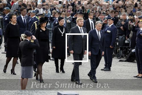 Amsterdam 4 m2i 2022
Dodenherdenking op de dam . Aanwezig oa Koning Willem Alexander Koningin Maxima Mark Rutte en burgemeester Femke Halsema .