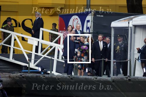 Amsterdam 5 mei 2022
5 mei concert op de amstel bij Carre met oa aanwezig Koning Willem Alexander en Koningin Maxima .