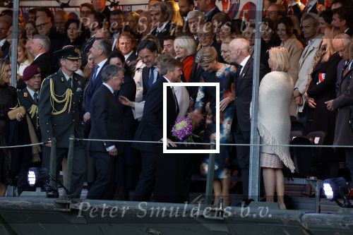 Amsterdam 5 mei 2022
5 mei concert op de amstel bij Carre met oa aanwezig Koning Willem Alexander en Koningin Maxima .