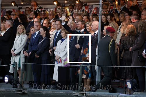 Amsterdam 5 mei 2022
5 mei concert op de amstel bij Carre met oa aanwezig Koning Willem Alexander en Koningin Maxima .