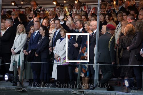 Amsterdam 5 mei 2022
5 mei concert op de amstel bij Carre met oa aanwezig Koning Willem Alexander en Koningin Maxima .
