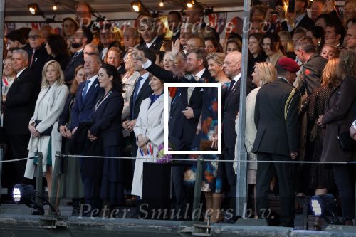 Amsterdam 5 mei 2022
5 mei concert op de amstel bij Carre met oa aanwezig Koning Willem Alexander en Koningin Maxima .